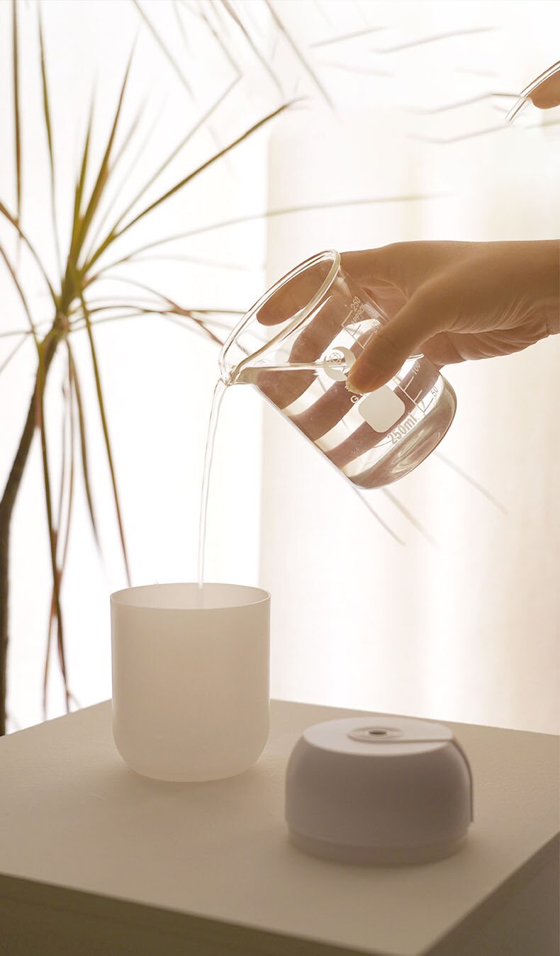 Mini Aroma diffuser - 3 in 1 - aroma verspreider/luchtbevochtiger/led lamp - heerlijke geuren in uw huis - mooie led lamp - zuinig in energieverbruik