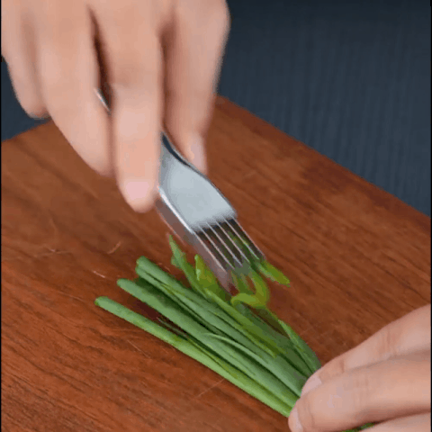 Groentesnijder - kruidensnijder - RVS - keuken gadget - even een uitje snijden gaat nu sneller dan ooit