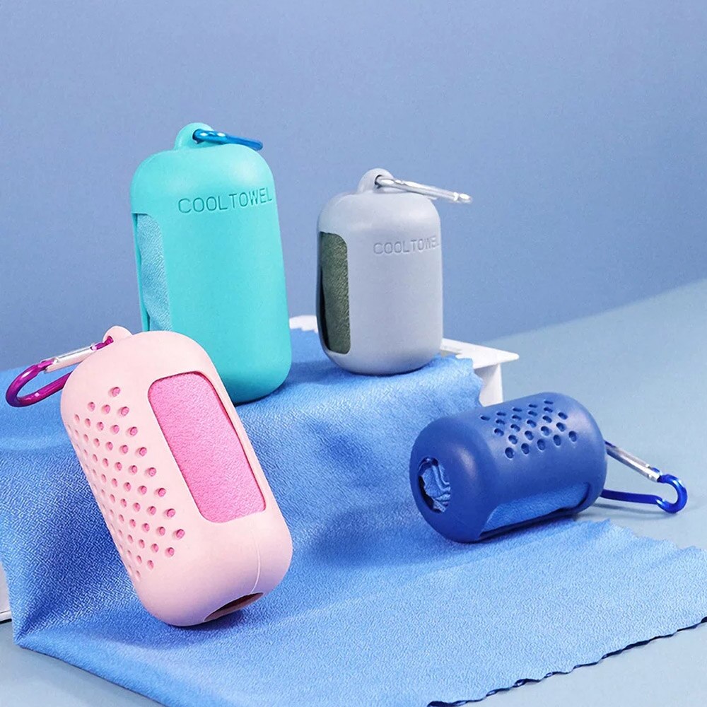 Mini handdoek in capsule - compact - sterk absorberend - snel drogend - perfect voor tijdens het sporten - met handige karabijn haak