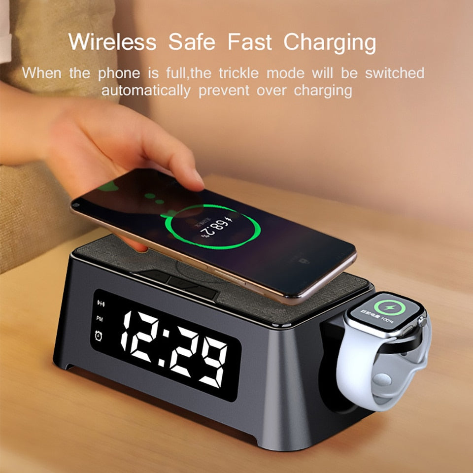 4 in 1 wekker oplaadstation - Laad al uw apparaten tegelijkertijd op - docking station met LED verlichting en digitale klok - QI draadloze oplader voor iPhone, Samsung, Airpods, Galaxy Buds &amp; AppleWatch