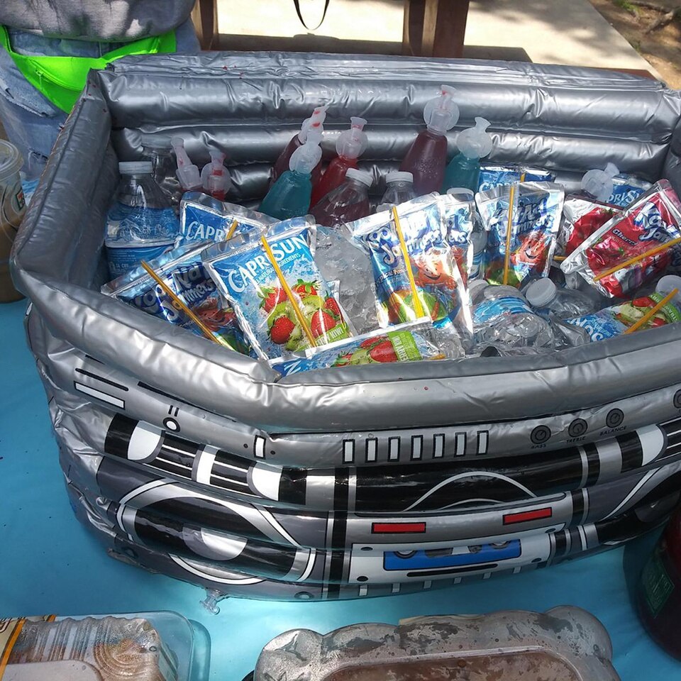 Opblaasbare koelbox - Boombox koelbox - Leuk voor feesten en partijen - strand koelbox - Opblaasbaar, dus handig om mee te nemen