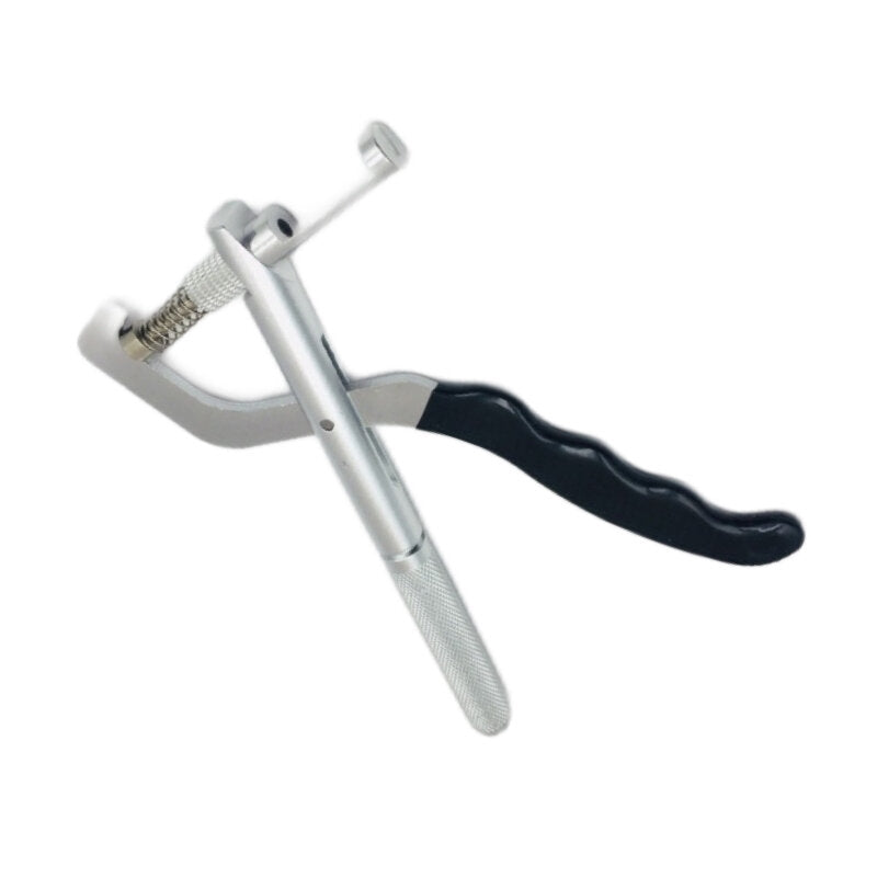 vouwsleuteltang met splitpen. in de hand gehouden tang voor het verwijderen van riem. tang voor het verwijderen van riem